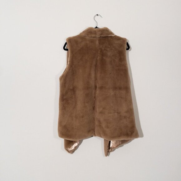 Catherine Malandrino Plush Faux Fur Vest – Buttery Soft & Glamorous in Camel - Picture 2 of 6